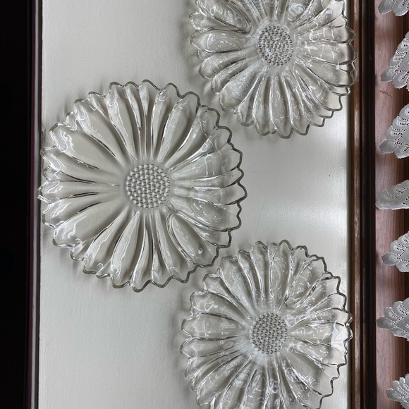 Vintage Hazel Atlas Clear Glass Sunflower luncheon plates 10” diameter - Picture 2 of 4